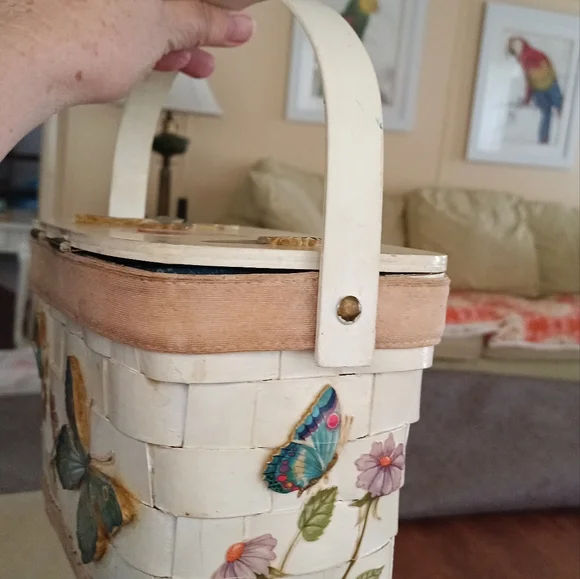 Butterfly and Floral Wooden Woven. Basket Purse Tote - Picture 15 of 15